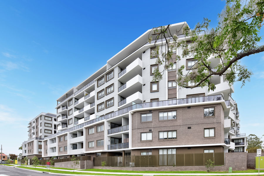 THIS HUGE BRIGHT & SUNNY THIS SOPHISTICATED APARTMENT LIVING IN THE HEART OF ST MARYS