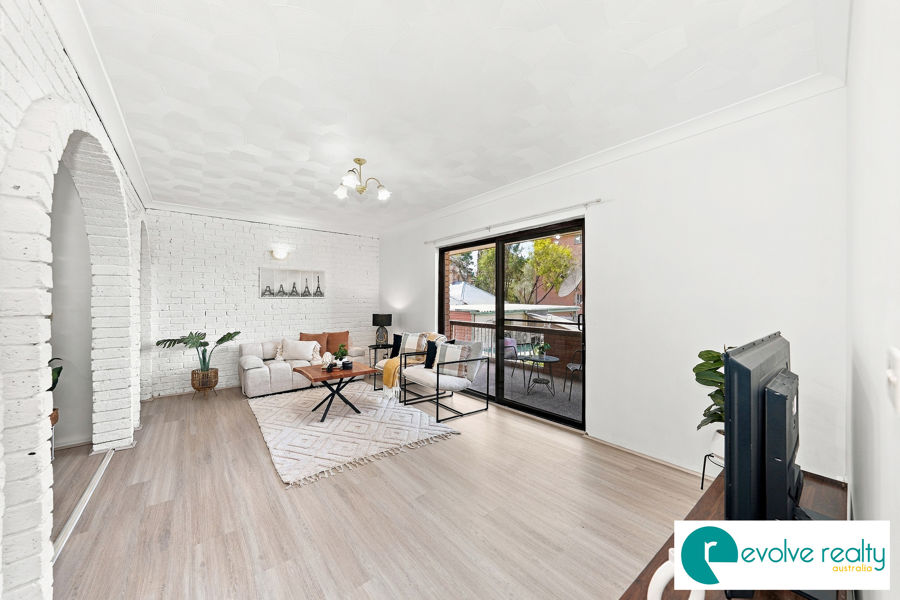 UPGRADED 2 BEDROOM UNIT WITH NEW FLOORING & PAINT | RENTAL POTENTIAL ~$650/WEEK