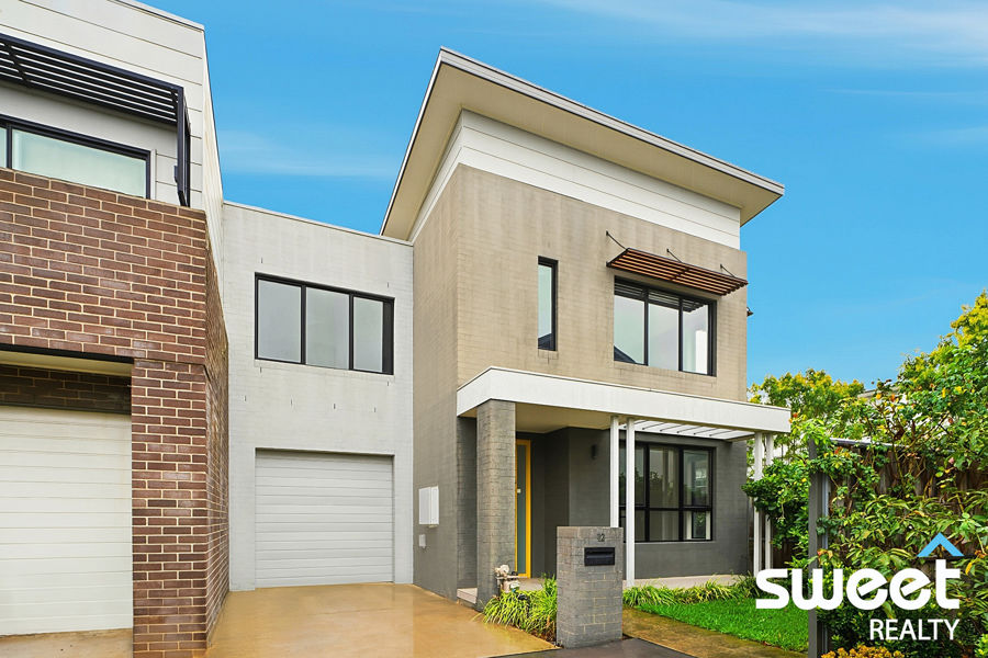 MODERN FAMILY HOME AT FAIRWATER