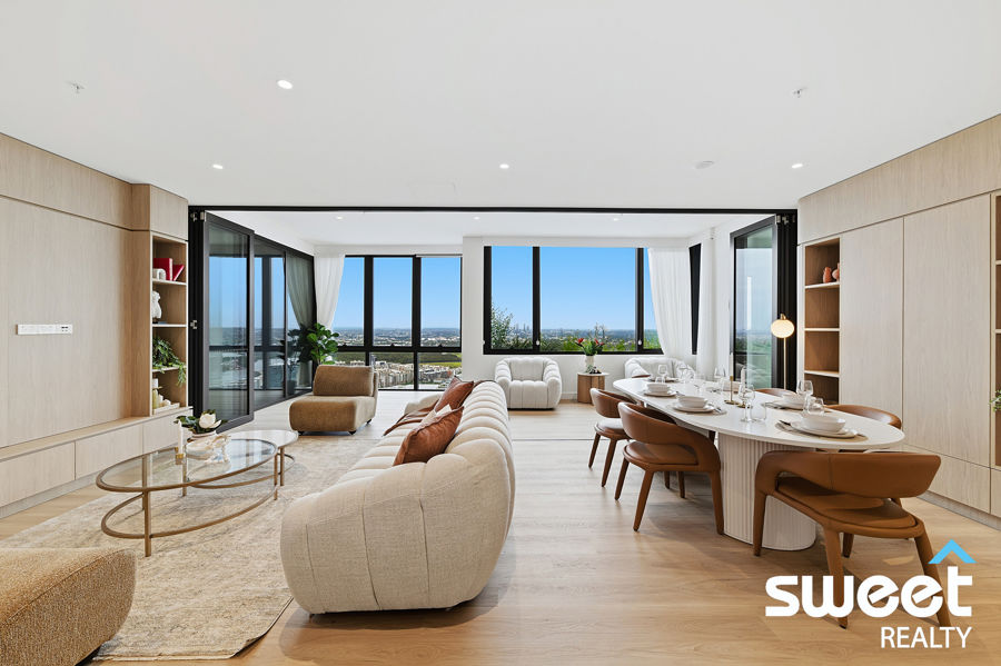 PRESTIGIOUS LEVEL 40 PENTHOUSE IN RHODES WITH SWEEPING WATER OUTLOOKS