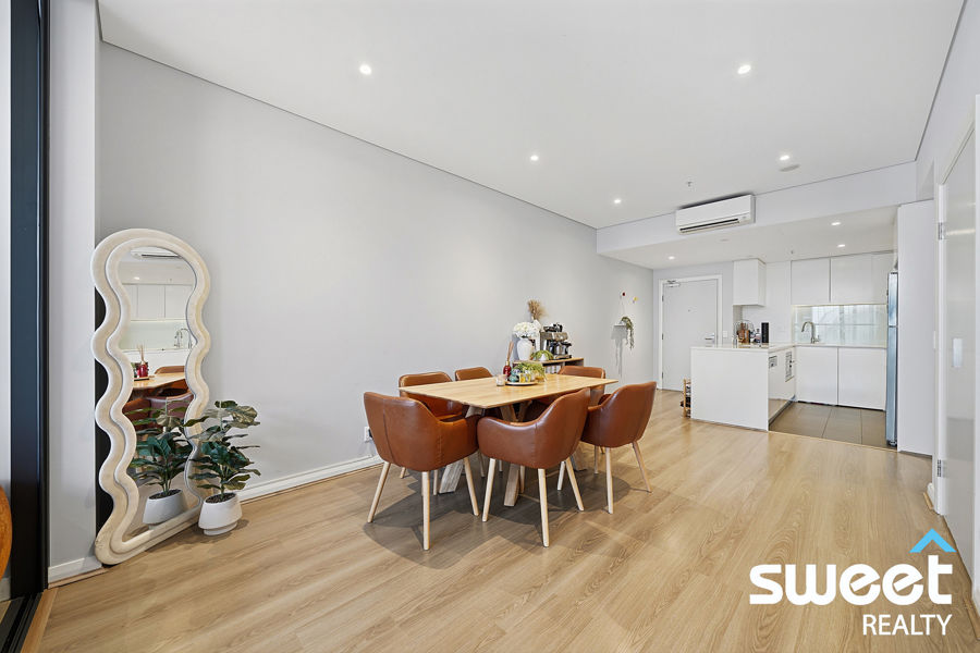 CONTEMPORARY ELEGANCE WITH A BEAUTIFUL RESORT-STYLE LIVING