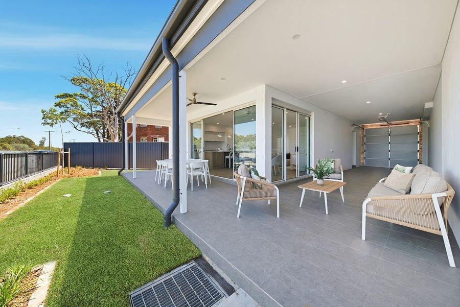 ELEGANT FAMILY LIVING IN THE HEART OF BOTANICA