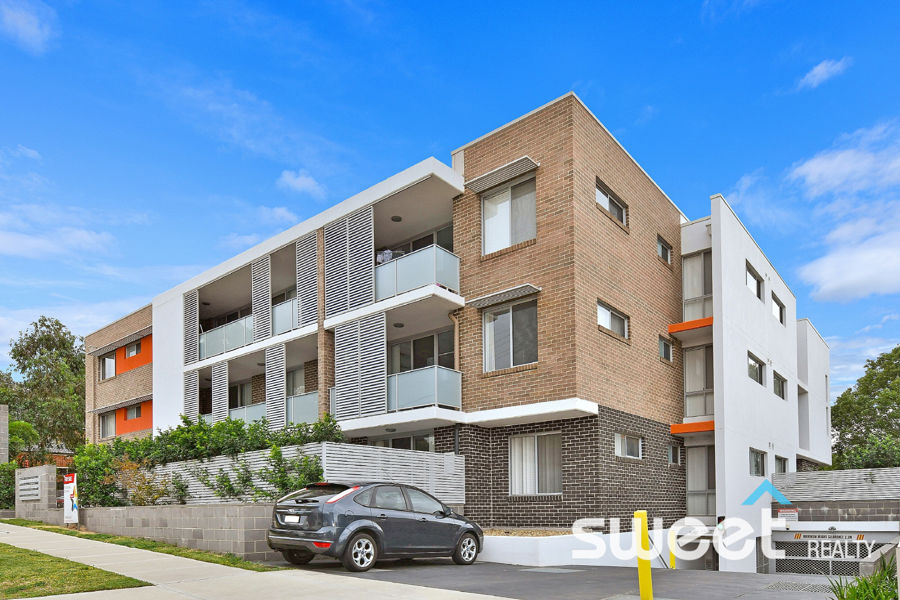 TOP-FLOOR TRANQUILLITY WITH SPACE, LIGHT & UNBEATABLE CONVENIENCE