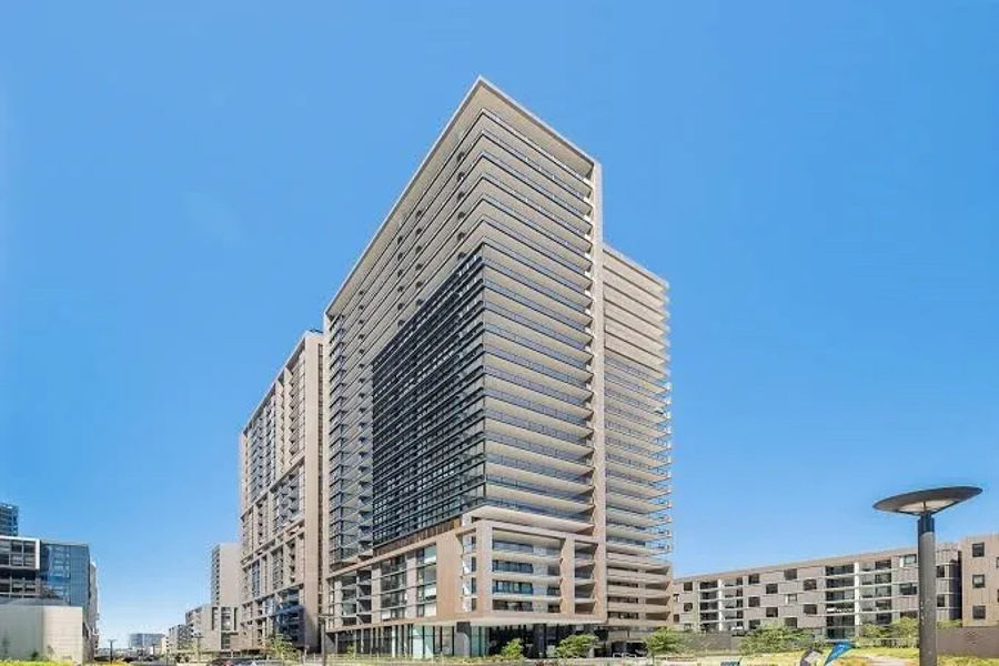 BEAUTIFUL ONE BEDROOM APARTMENT IN THE HEART OF WENTWORTH POINT