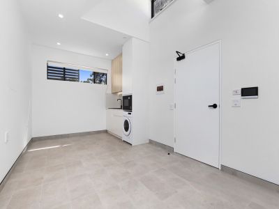 STUNNING MODERN FURNISHED STUDIO APARTMENT