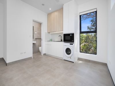STUNNING MODERN FURNISHED STUDIO APARTMENT