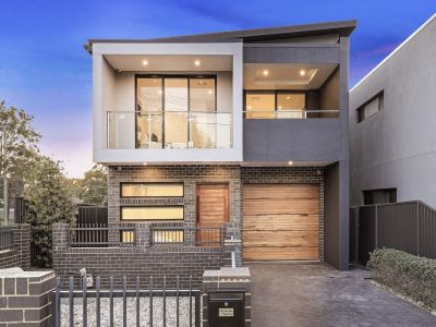 SPACIOUS FAMILY LIVING WITH SIDE ACCESS AND MODERN COMFORT