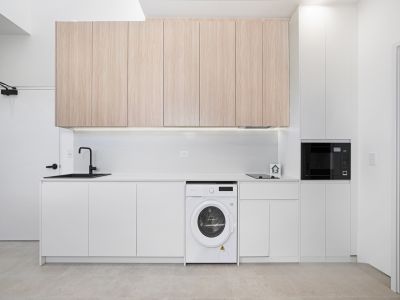 STUNNING MODERN FURNISHED STUDIO APARTMENT