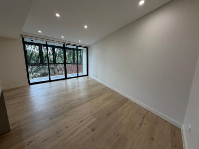 MODERN 2 BEDROOM APARTMENT WITH SECURE PARKING AND STORAGE