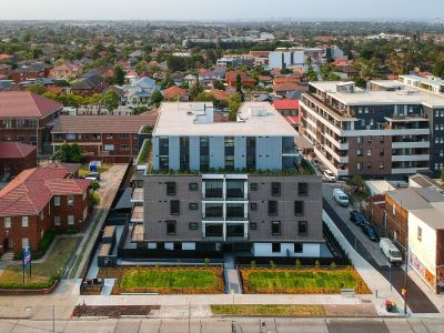 TWO BEDROOM UNIT WITH AIR-CON, SECURE PARKING & COURTYARD
