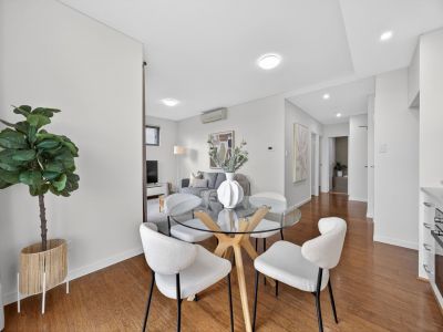 STYLISH MODERN APARTMENT IN HIGHLY CONVENIENT LOCATION