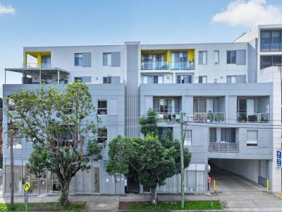 STYLISH MODERN APARTMENT IN HIGHLY CONVENIENT LOCATION