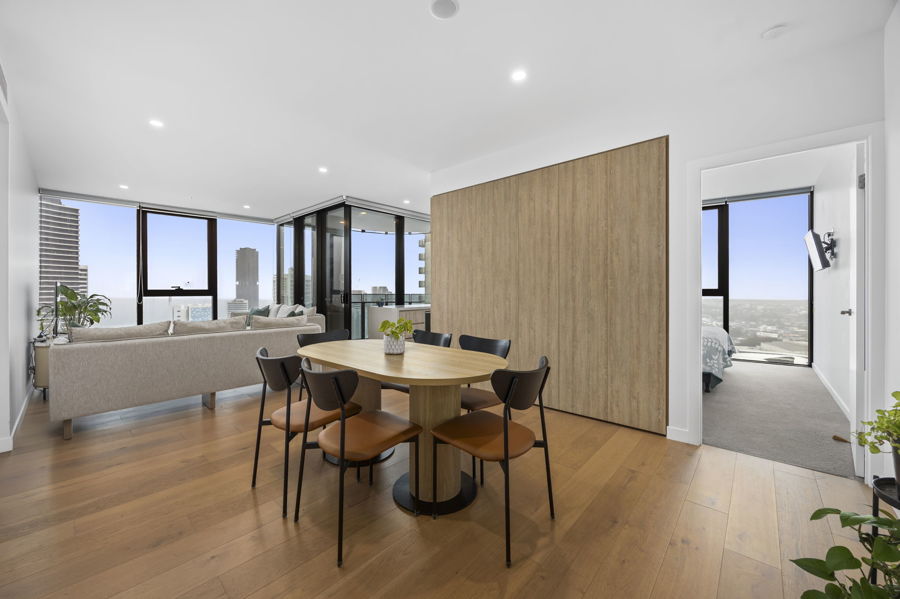 PRESTIGE COASTAL LUXURY IN A LANDMARK BROADBEACH ADDRESS