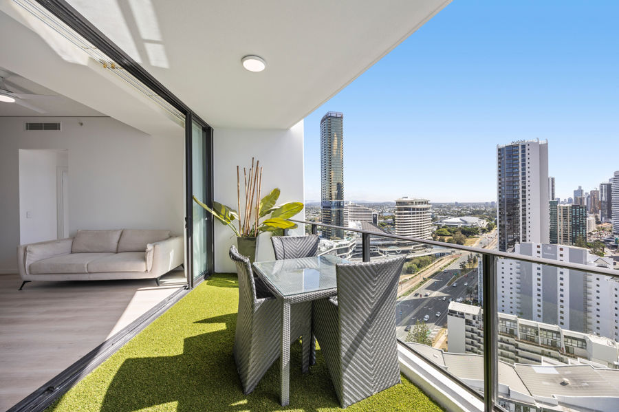 SKY-HIGH LUXURY WITH RARE 12FT CEILINGS. A LEVEL 24 STANDOUT