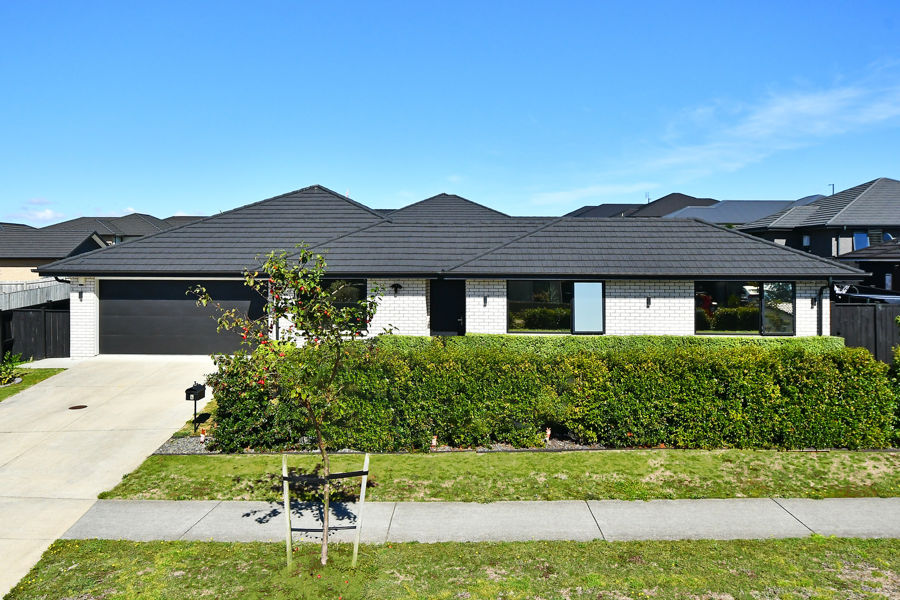 STUNNING GJ GARDNER HOME - MODERN, STYLISH & PACKED WITH FEATURES!