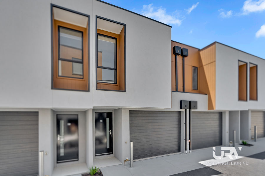 PERFECTLY POSITIONED ACROSS FROM LALOR TRAIN STATION