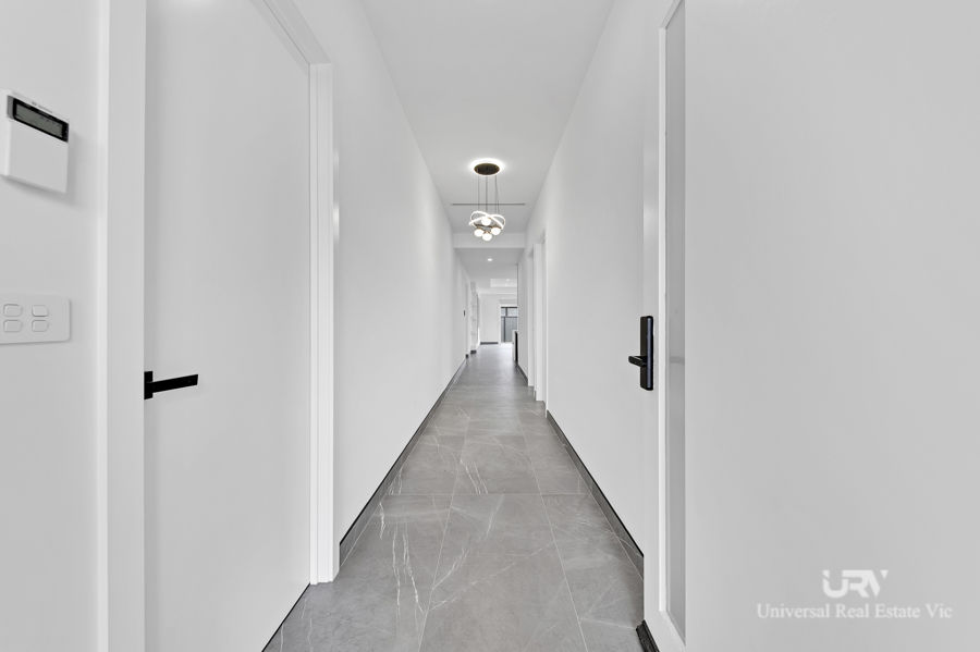 FULLY UPGRADED AND BRAND NEW CONTEMPORARY FAMILY RESIDENCE !!