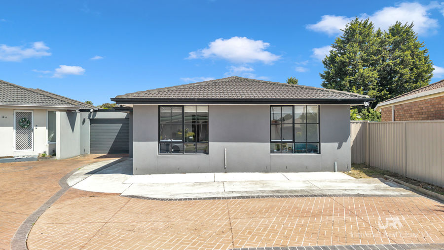 LIVE CLOSE TO SCHOOL AND CRAIGIEBURN TRAIN STATION !!