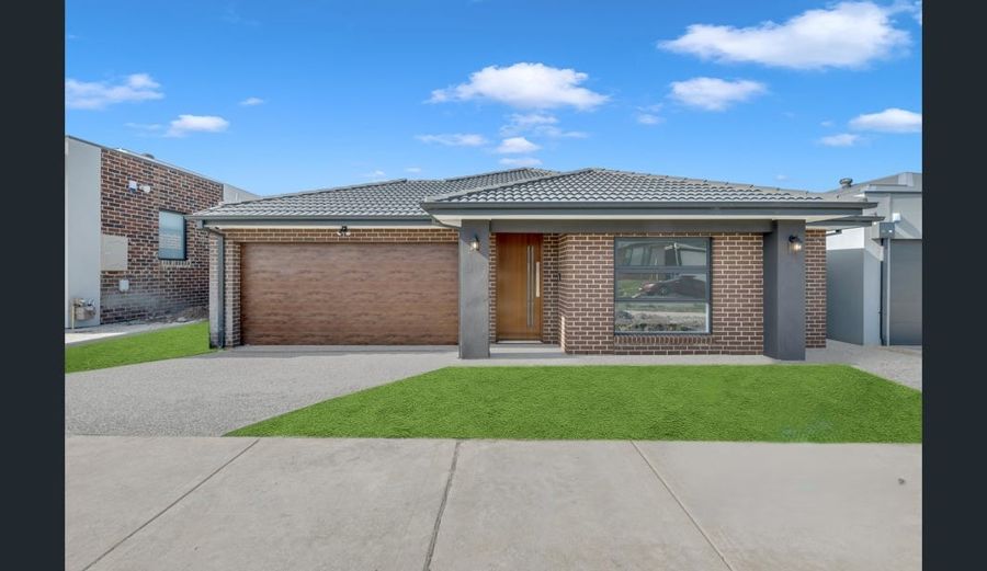 MODERN LUXURY LIVING IN THE HEART OF MICKLEHAM