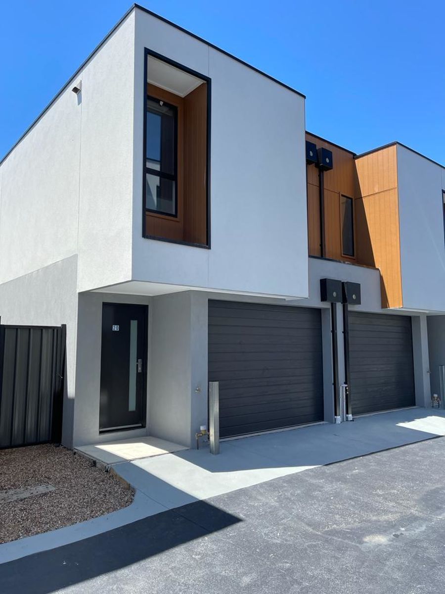 STYLISH & CONVENIENT TOWNHOUSE LIVING IN THE HEART OF LALOR
