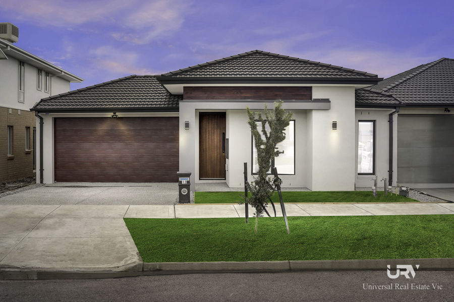 CONTEMPORARY FAMILY LIVING WITH DESIGNER FINISHES !