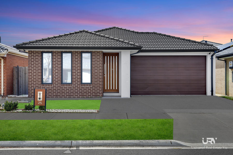 LIVE LUXURY !! LIVE CLOSE TO SCHOOLS AND TOWN CENTRE !!