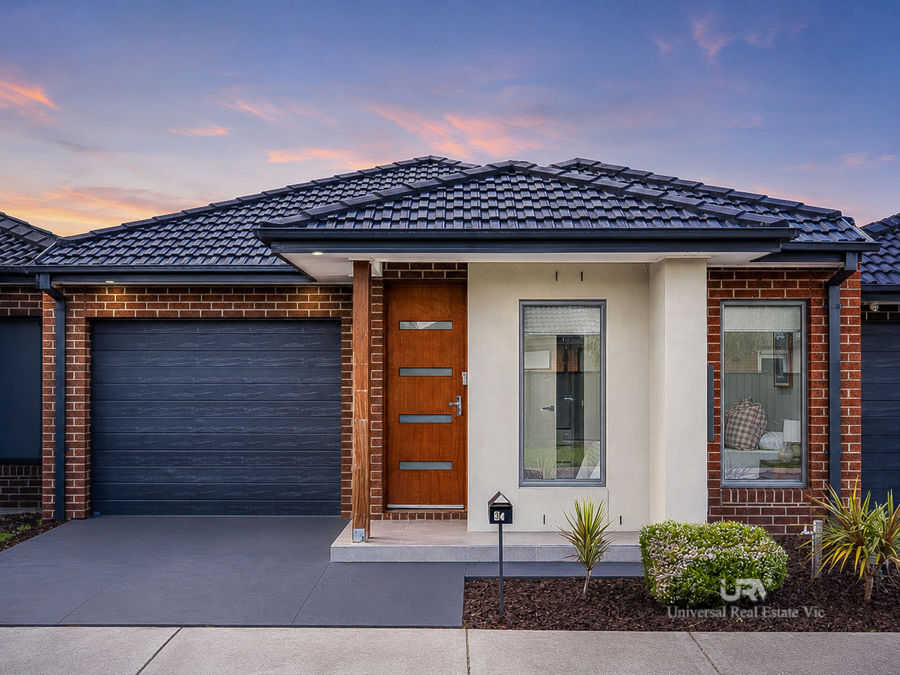 STYLISH, LOW-MAINTENANCE LIVING !!!