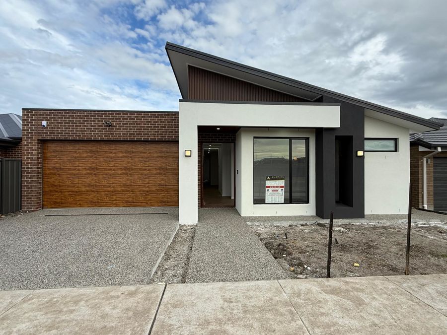 LUXURY FAMILY LIVING AT 12 LUMIN BOULEVARD, KALKALLO !!