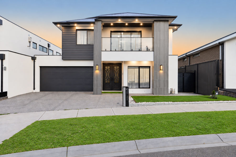 SOPHISTICATED DOUBLE-STOREY LIVING IN A PRIME CRAIGIEBURN LOCATION