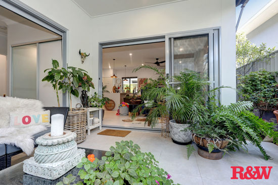 EASY COASTAL LIVING IN THE HEART OF SOLANA LIFESTYLE RESORT