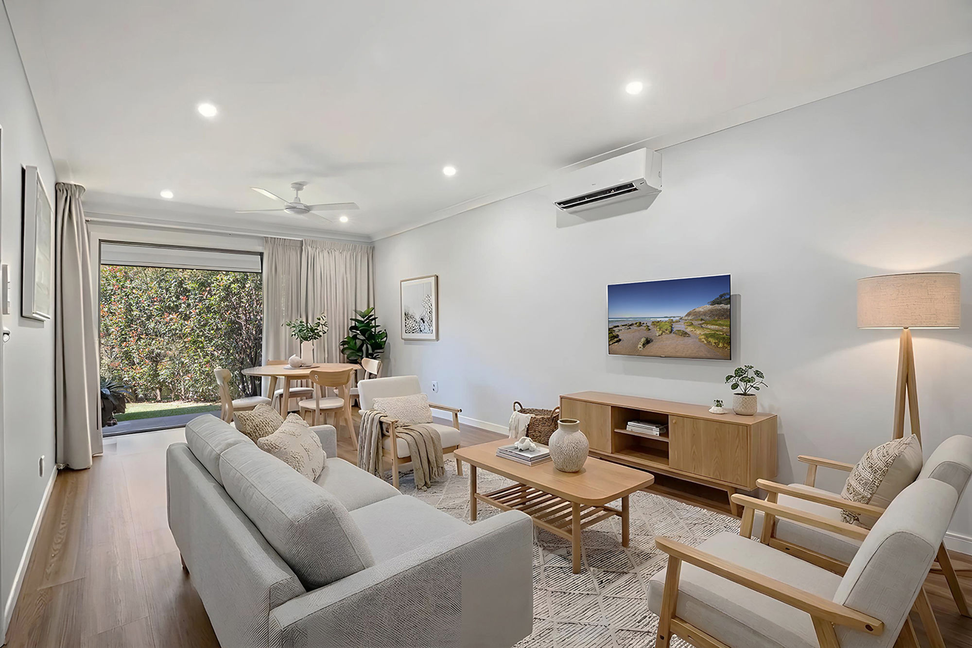 SPACIOUS, MODERN VILLA JUST MINUTES FROM SAWTELL VILLAGE