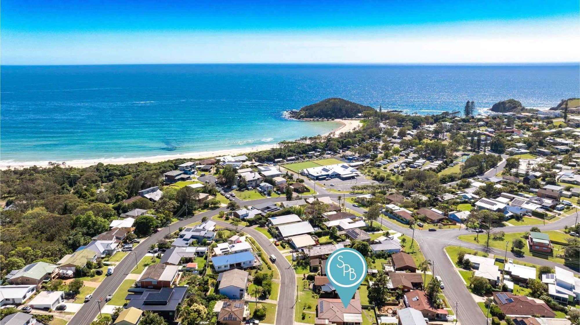 4 BEDROOM MASTER BUILT HOME JUST A SHORT STROLL TO THE BEACH!