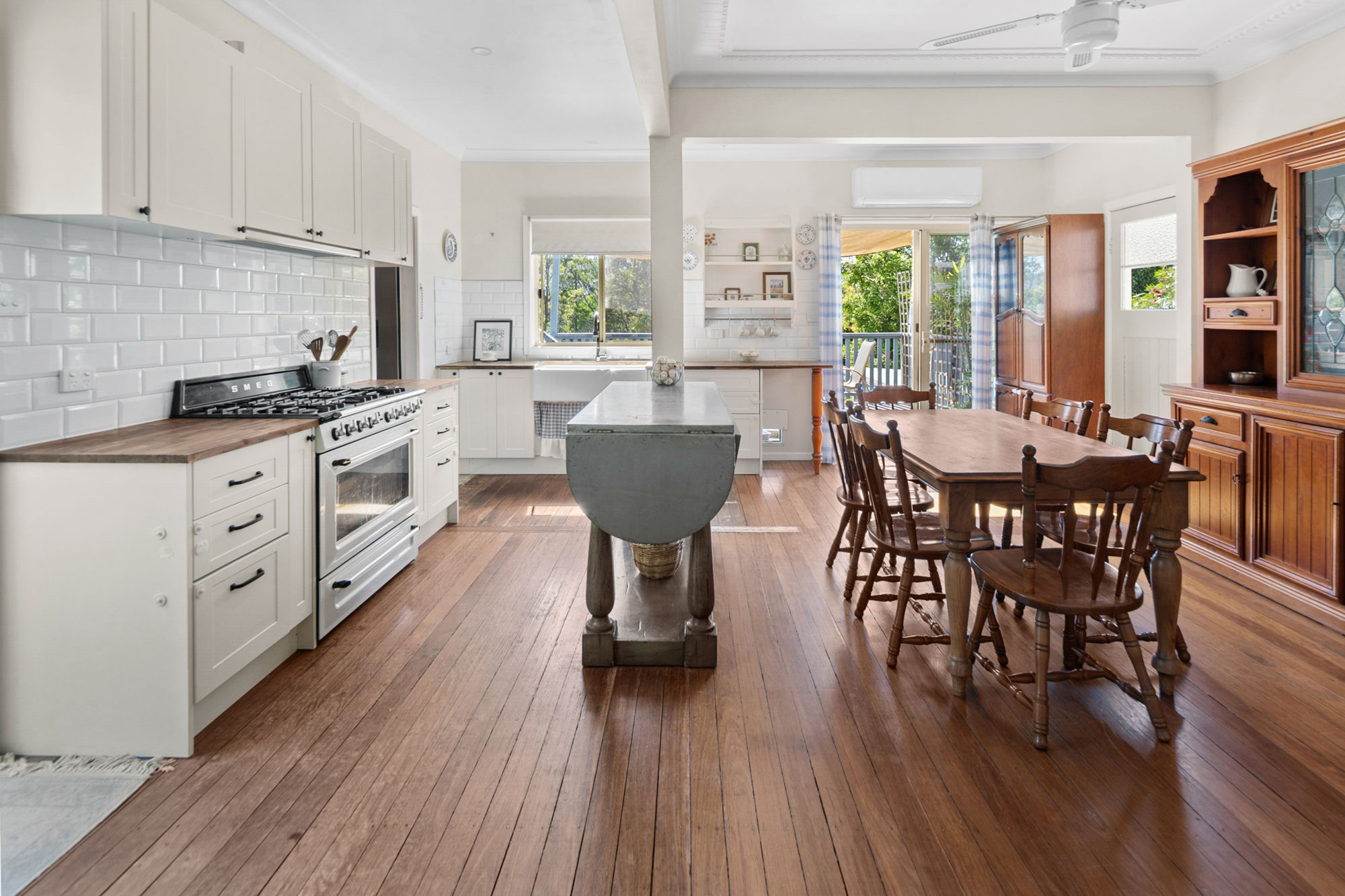 COUNTRY CHARM, COASTAL LIVING & A GARDEN TO CALL YOUR OWN