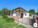 SOUTH ALBURY HOME WITH PARKLAND OUTLOOK!