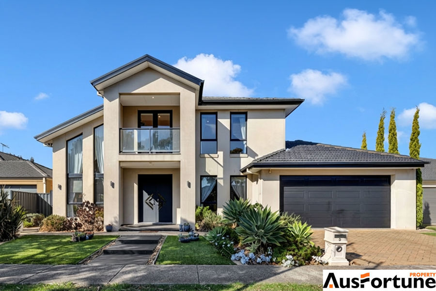 GRAND FAMILY ENTERTAINER WITH POOL, MULTIPLE LIVING ZONES & IMPRESSIVE SPACE