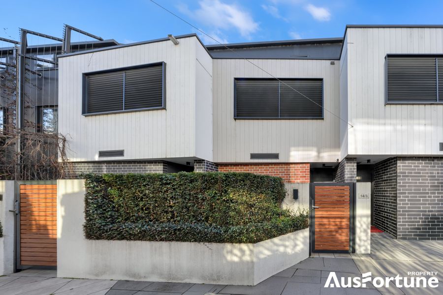 PRIZED MCKINNON SCHOOL ZONE, WALK TO STATION, SHOPS & CAFéS