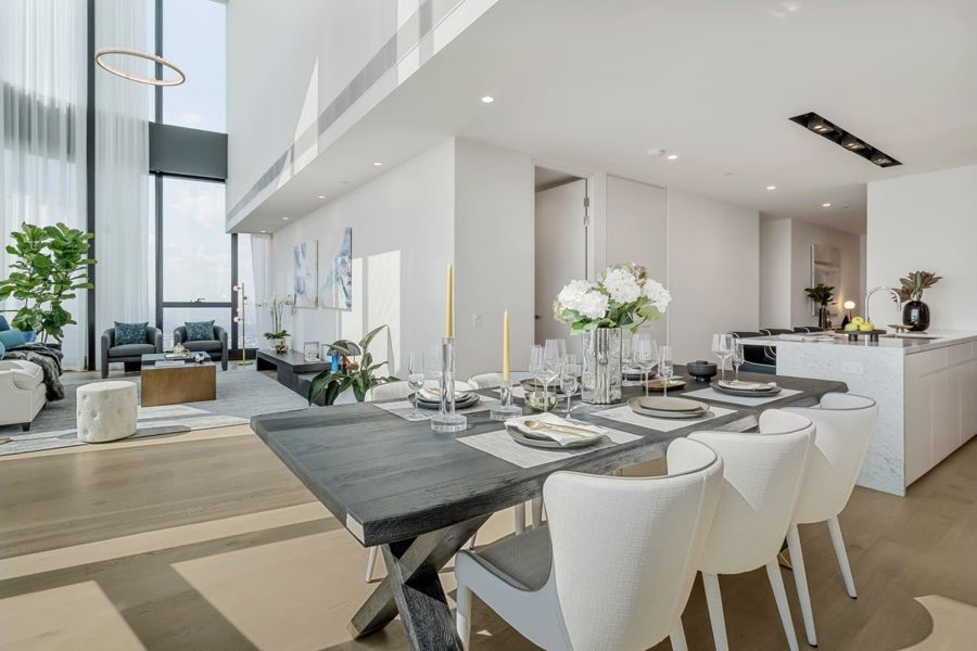 SKY-HIGH LUXURY WITH PANORAMIC MELBOURNE VIEWS