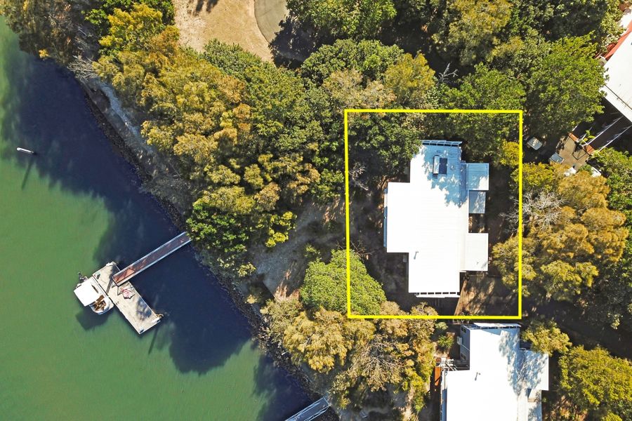 OFF-GRID WATERFRONT LIVING ON SOUTH STRADBROKE ISLAND - JUST 10 MINUTES FROM THE GOLD COAST