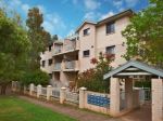 2 BEDROOM APARTMENT + FLOORBOARDS + GAS COOKING + AIRCON + 5 MIN WALK TO STATION, SHOPS & SCHOOL ETC�!