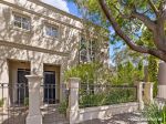 PRESTIGIOUS 2 BEDROOM TOWNHOUSE IN KENSINGTON!