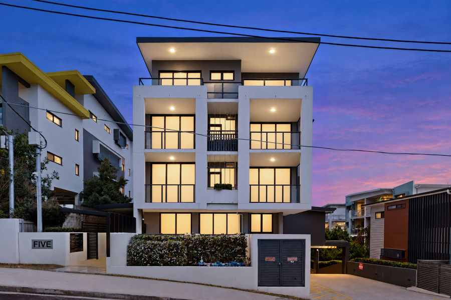 LUXURIOUS 2 BEDROOM APARTMENT WITH MOUNTAIN VIEW, PRIVATE, SECURE AND A1 LOCATION