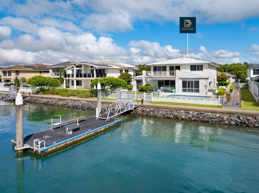 MAGNIFICENT WATERFRONT RESIDENCE - RICHMOND RIVER FRONTAGE