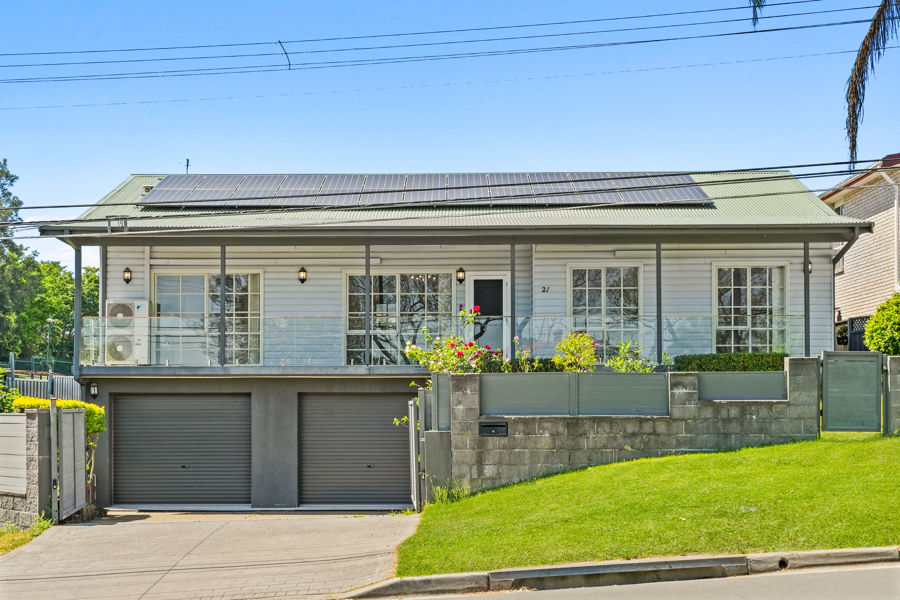 ELAVATED LUXURY 5 BEDROOM CORNER BLOCK IN BEST LOCALE IN ROOTY HILL!