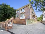 FIRST HOME BUYER OPPORTUNITY. BOUTIQUE TOP-FLOOR LIVING IN GREENSLOPES.