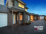 ELEGANT AND LOW MAINTENANCE TOWNHOUSE!