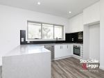 STYLISH STREET-FACING TOWNHOUSE IN PRIME LOCATION