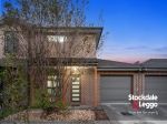 SPACIOUS STREET FACING LIVING!