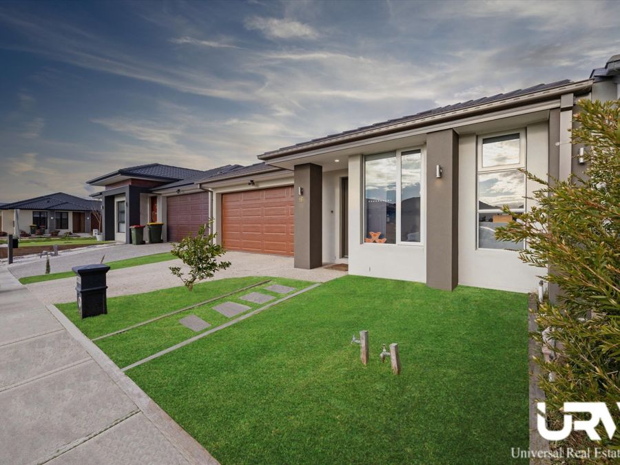 CONVENIENCE AT YOUR DOORSTEP - WALK TO DONNYBROOK TRAIN STATION !!!!
