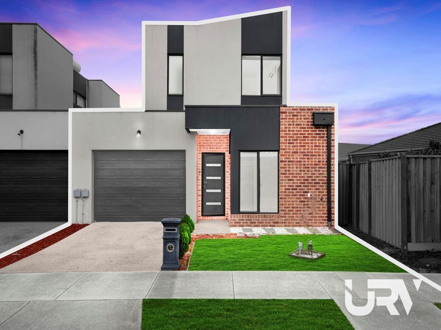 RARE 3-BEDROOM HOME WITH 3 BATHROOMS AND MULTIPLE LIVING AREAS