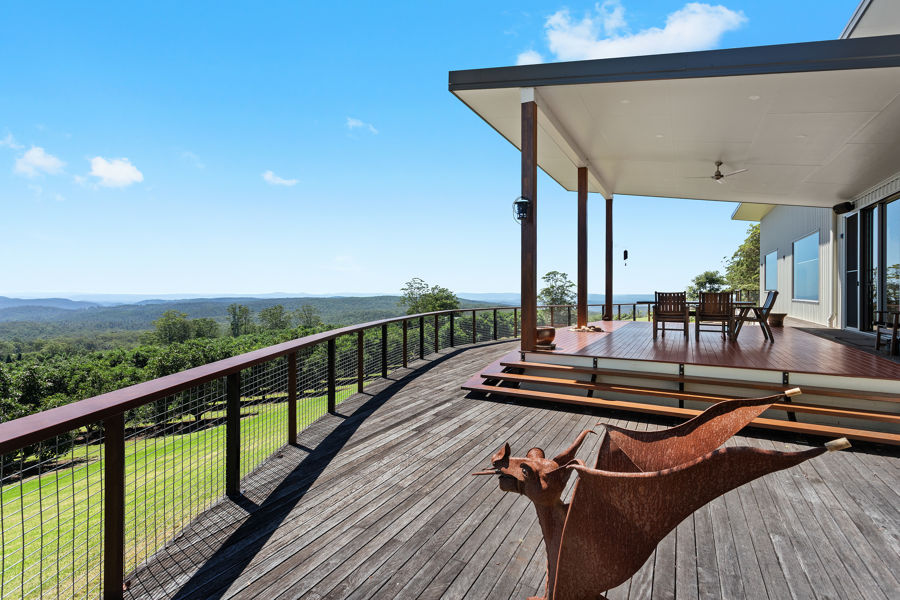 ELEVATED LIFESTYLE & INCOME OPPORTUNITY WITH STUNNING NORTHERLY VIEWS IN RAVENSBOURNE